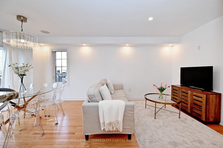 Photo 15 at 77 Benjamin Hood Crescent, Patterson, Vaughan