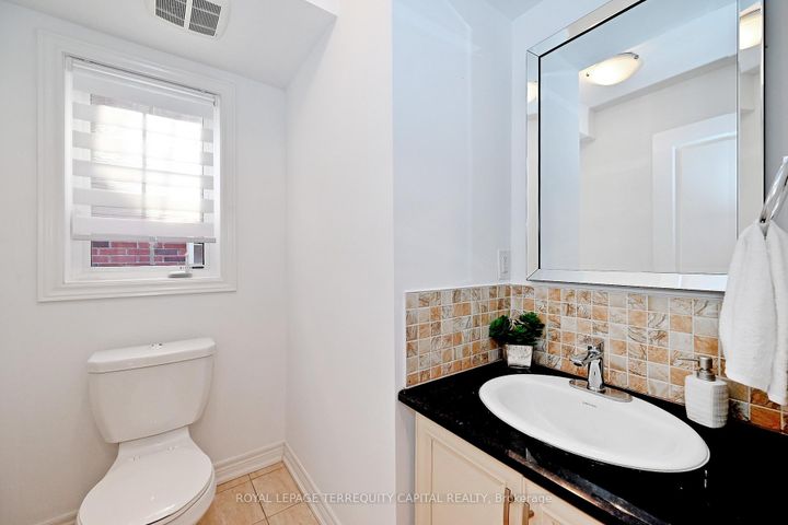 Photo 18 at 77 Benjamin Hood Crescent, Patterson, Vaughan