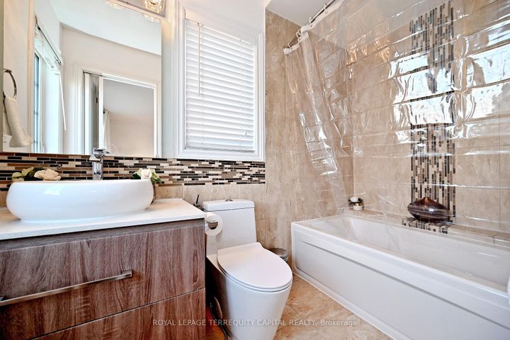 Photo 25 at 77 Benjamin Hood Crescent, Patterson, Vaughan