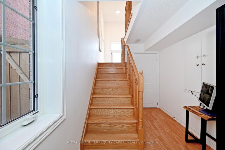 Photo 31 at 77 Benjamin Hood Crescent, Patterson, Vaughan