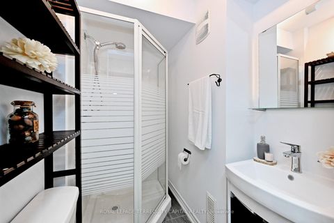 Photo 34 at 77 Benjamin Hood Crescent, Patterson, Vaughan