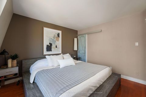 Photo 31 at 158 Galt Avenue N, South Riverdale, Toronto