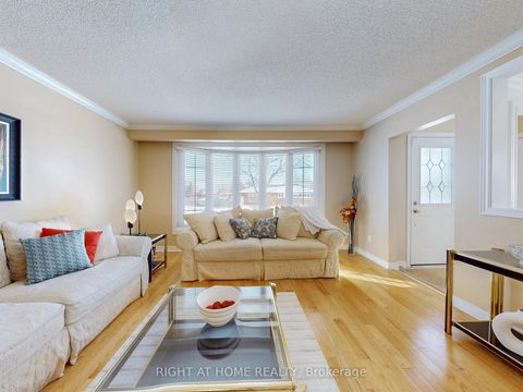 Photo 2 at 2 Barnes Crescent, Woburn, Toronto