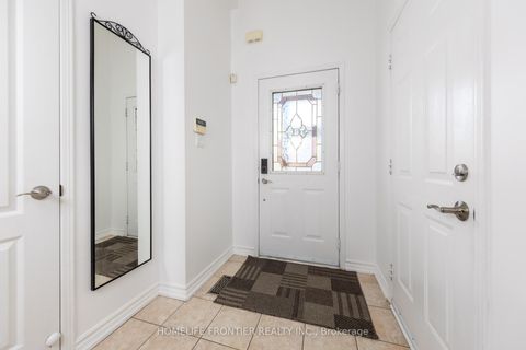 Photo 4 at 102 Antique Drive, Oak Ridges Lake Wilcox, Richmond Hill