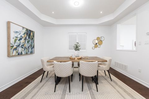 Photo 6 at 102 Antique Drive, Oak Ridges Lake Wilcox, Richmond Hill