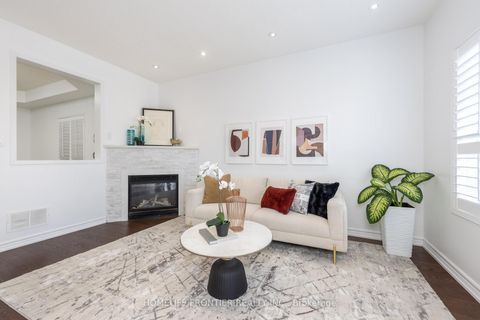 Photo 9 at 102 Antique Drive, Oak Ridges Lake Wilcox, Richmond Hill