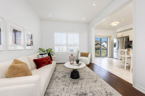 Photo 10 at 102 Antique Drive, Oak Ridges Lake Wilcox, Richmond Hill