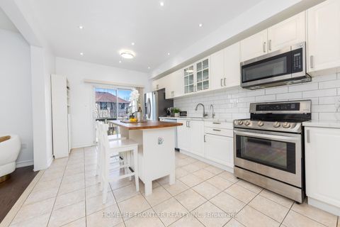 Photo 11 at 102 Antique Drive, Oak Ridges Lake Wilcox, Richmond Hill