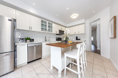 Photo 13 at 102 Antique Drive, Oak Ridges Lake Wilcox, Richmond Hill