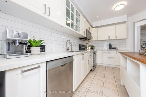 Photo 15 at 102 Antique Drive, Oak Ridges Lake Wilcox, Richmond Hill