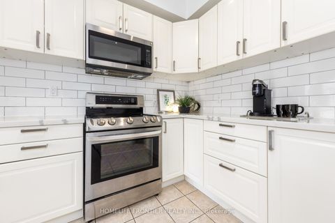 Photo 16 at 102 Antique Drive, Oak Ridges Lake Wilcox, Richmond Hill