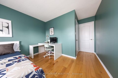 Photo 21 at 102 Antique Drive, Oak Ridges Lake Wilcox, Richmond Hill