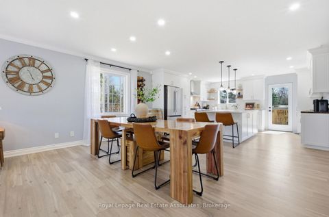 Photo 3 at 8 Beaverdale Crescent, Pefferlaw, Georgina