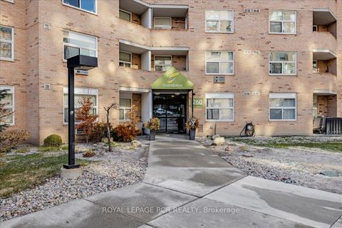 Photo 3 at 613 - 260 Davis Drive, Central Newmarket, Newmarket