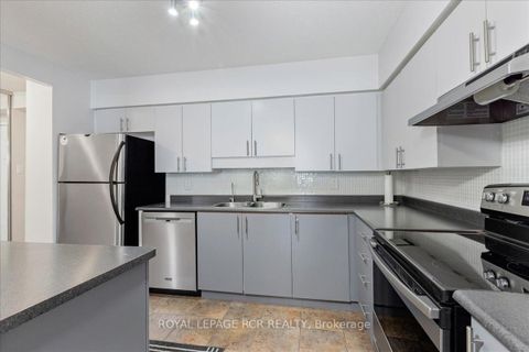 Photo 10 at 613 - 260 Davis Drive, Central Newmarket, Newmarket