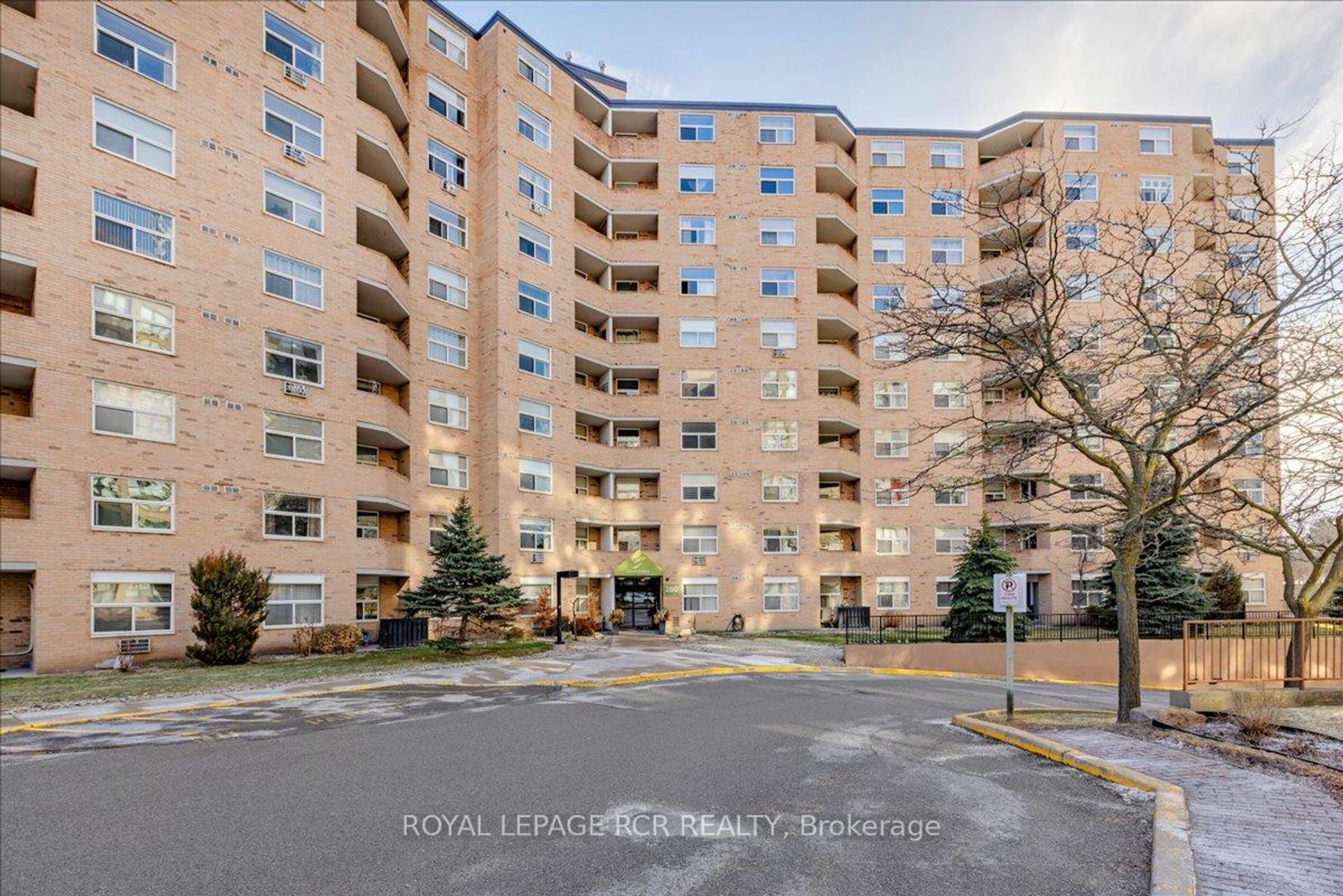 613 - 260 Davis Drive, Central Newmarket, Newmarket photo number 2