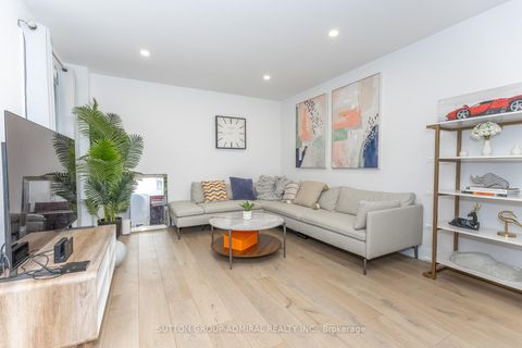 Photo 2 at 37 Spring Gate Boulevard, Yorkhill, Vaughan