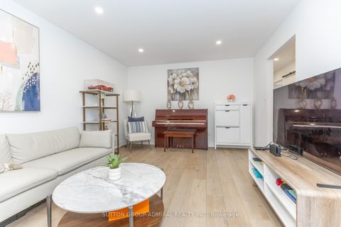 Photo 4 at 37 Spring Gate Boulevard, Yorkhill, Vaughan