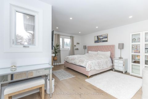 Photo 25 at 37 Spring Gate Boulevard, Yorkhill, Vaughan