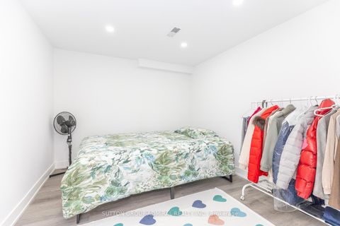 Photo 32 at 37 Spring Gate Boulevard, Yorkhill, Vaughan