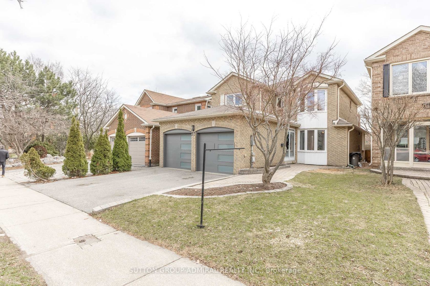 37 Spring Gate Boulevard, Yorkhill, Vaughan photo number 2