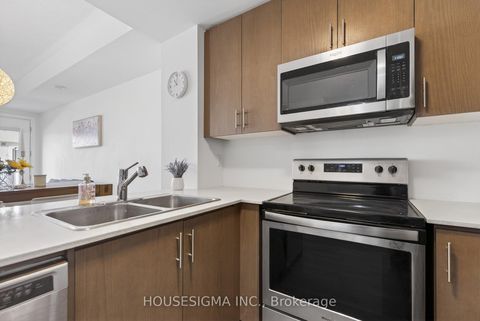 Photo 7 at 5 - 85 Eastwood Park Gardens, Long Branch, Toronto