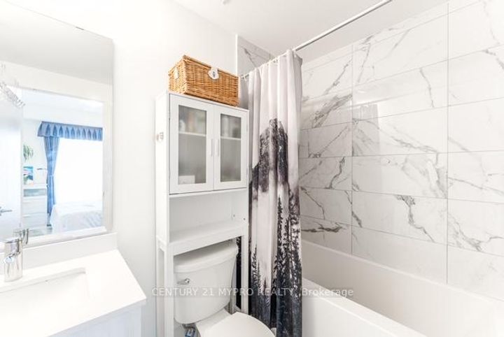 Photo 7 at 1007 - 14 David Eyer Road, Rural Richmond Hill, Richmond Hill