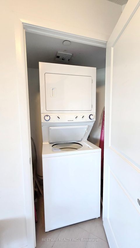 Photo 14 at 208 - 75 Norman Bethune Avenue, Beaver Creek Business Park, Richmond Hill