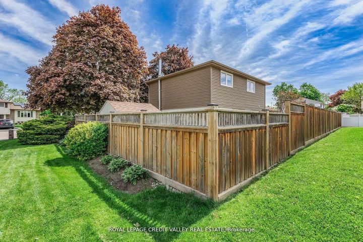 Photo 4 at 36 Lockton Crescent, Brampton East, Brampton