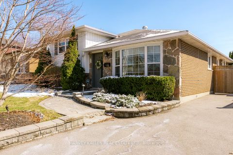 Photo 2 at 35 Manorglen Crescent, Malvern West, Toronto