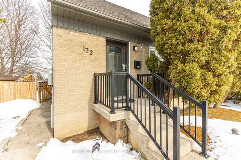 Photo 5 at 172 Calvington Drive, CFB, Toronto