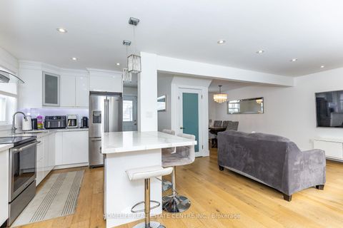 Photo 7 at 172 Calvington Drive, CFB, Toronto