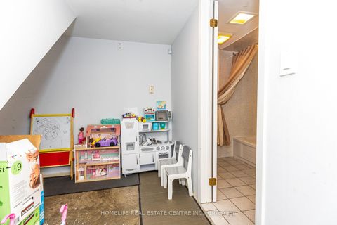 Photo 31 at 172 Calvington Drive, CFB, Toronto