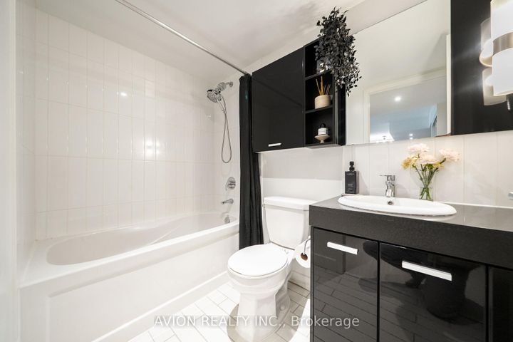 Photo 4 at 616 - 15 Singer Court, Bayview Village, Toronto