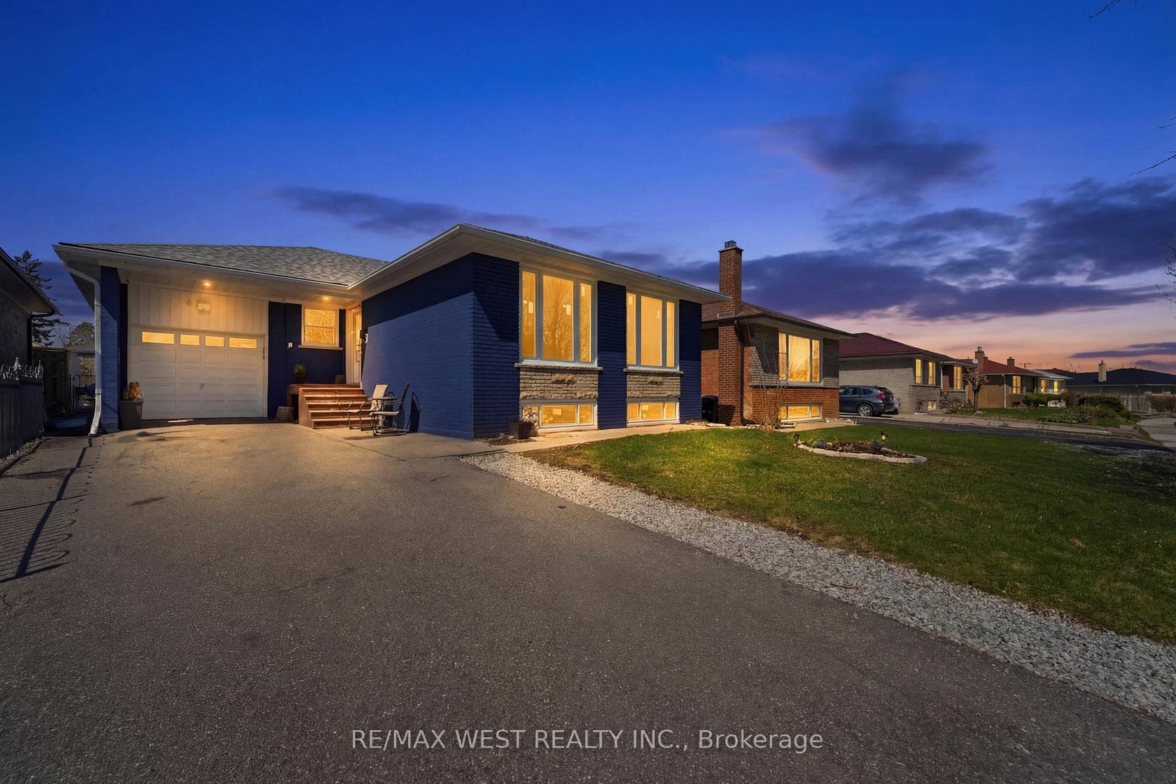 38 Bridesburg Drive, The Westway, Toronto photo number 2