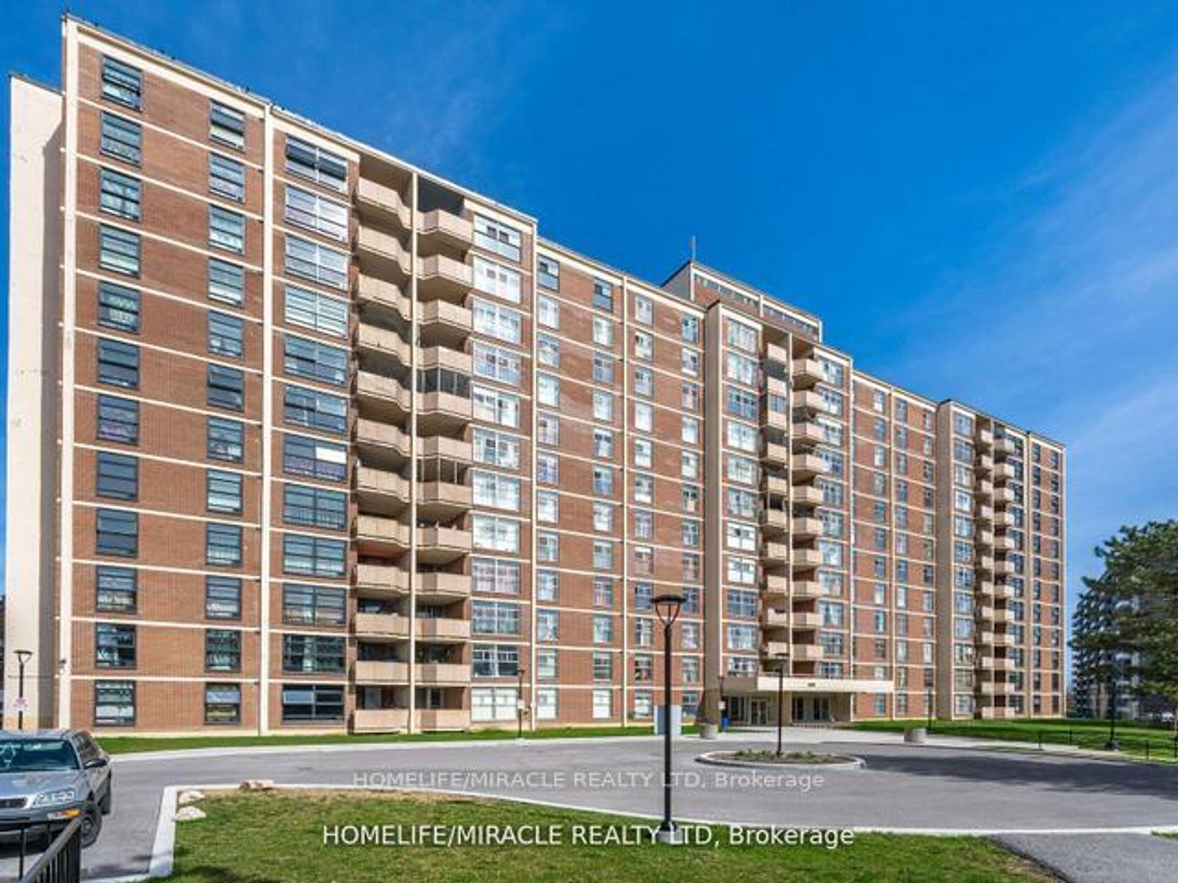 909 - 335 Driftwood Avenue, Black Creek, Toronto 