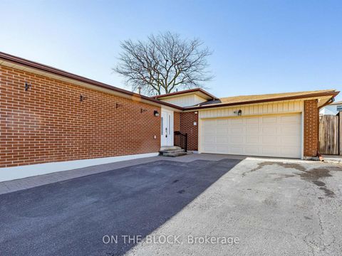 Photo 1 at 41 Eastlea Crescent, L'Amoreaux, Toronto