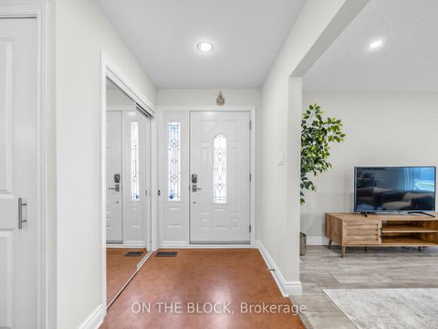 Photo 3 at 41 Eastlea Crescent, L'Amoreaux, Toronto