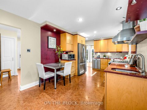 Photo 15 at 41 Eastlea Crescent, L'Amoreaux, Toronto