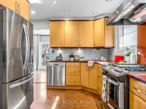 Photo 16 at 41 Eastlea Crescent, L'Amoreaux, Toronto