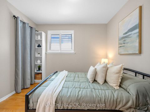 Photo 21 at 41 Eastlea Crescent, L'Amoreaux, Toronto