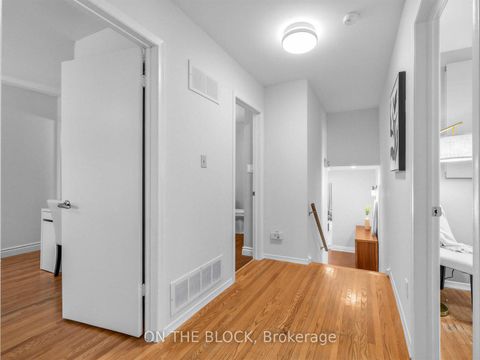 Photo 26 at 41 Eastlea Crescent, L'Amoreaux, Toronto