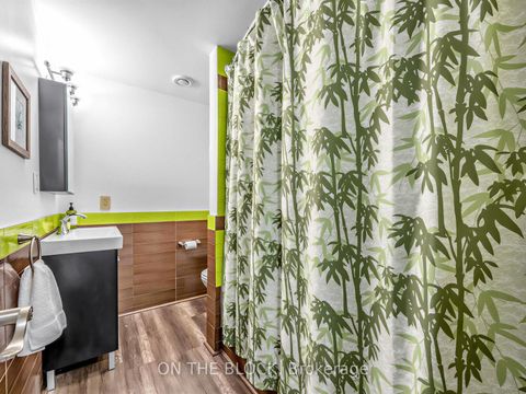 Photo 33 at 41 Eastlea Crescent, L'Amoreaux, Toronto