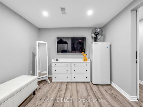 Photo 35 at 41 Eastlea Crescent, L'Amoreaux, Toronto