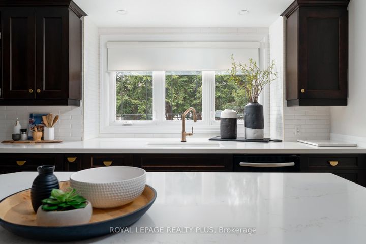 Photo 11 at 2184 Guthrie Lane, Lakeview, Mississauga