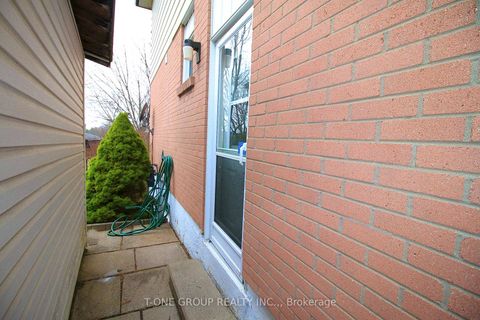 Photo 5 at 739 Pam Crescent, Leslie Valley, Newmarket