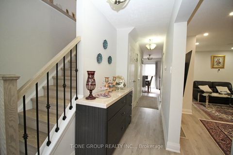 Photo 6 at 739 Pam Crescent, Leslie Valley, Newmarket