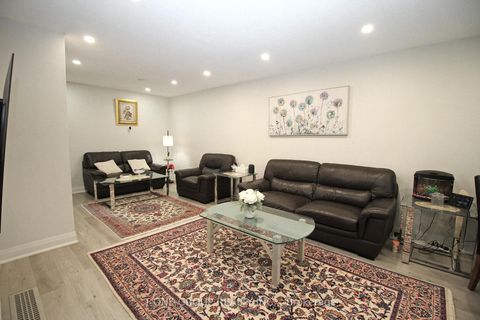 Photo 7 at 739 Pam Crescent, Leslie Valley, Newmarket