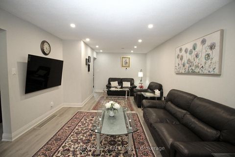 Photo 8 at 739 Pam Crescent, Leslie Valley, Newmarket