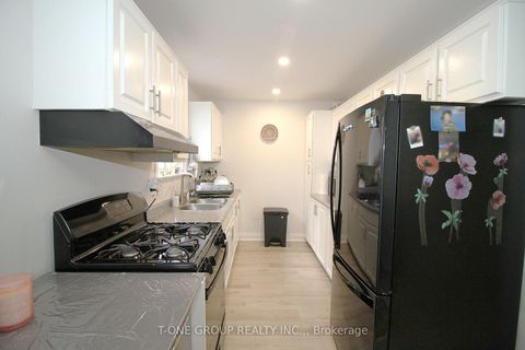 Photo 11 at 739 Pam Crescent, Leslie Valley, Newmarket